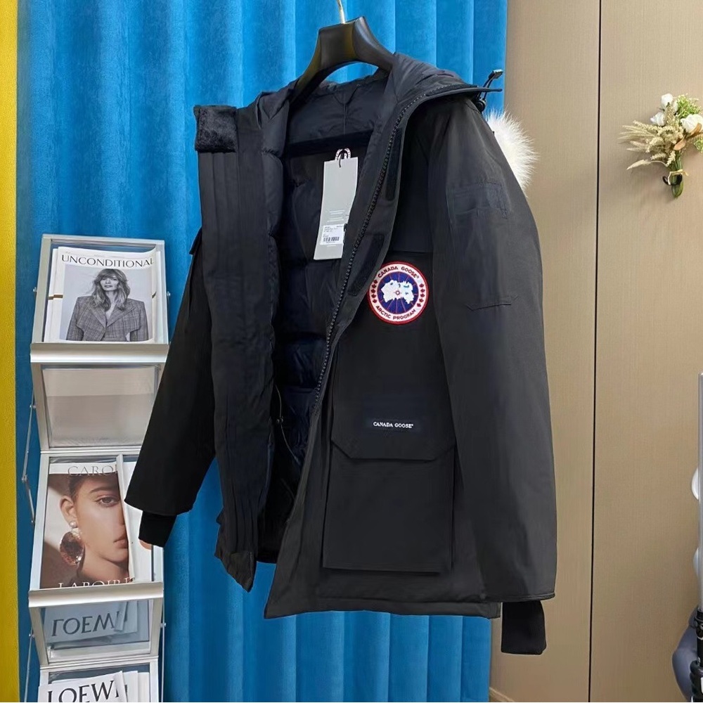 Canada Goose Men's Coat,Very comfortable to wear - Picture 4 of 7